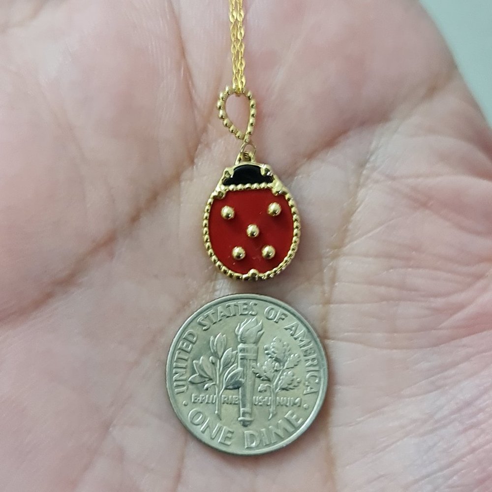 Beautiful necklace with designer inspired pendant - Picture 11 of 15